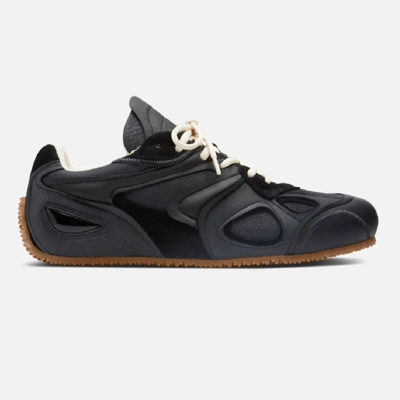 Axelarigato's tweet photo. Unveiling Slow Runner, the season’s favorite silhouette.