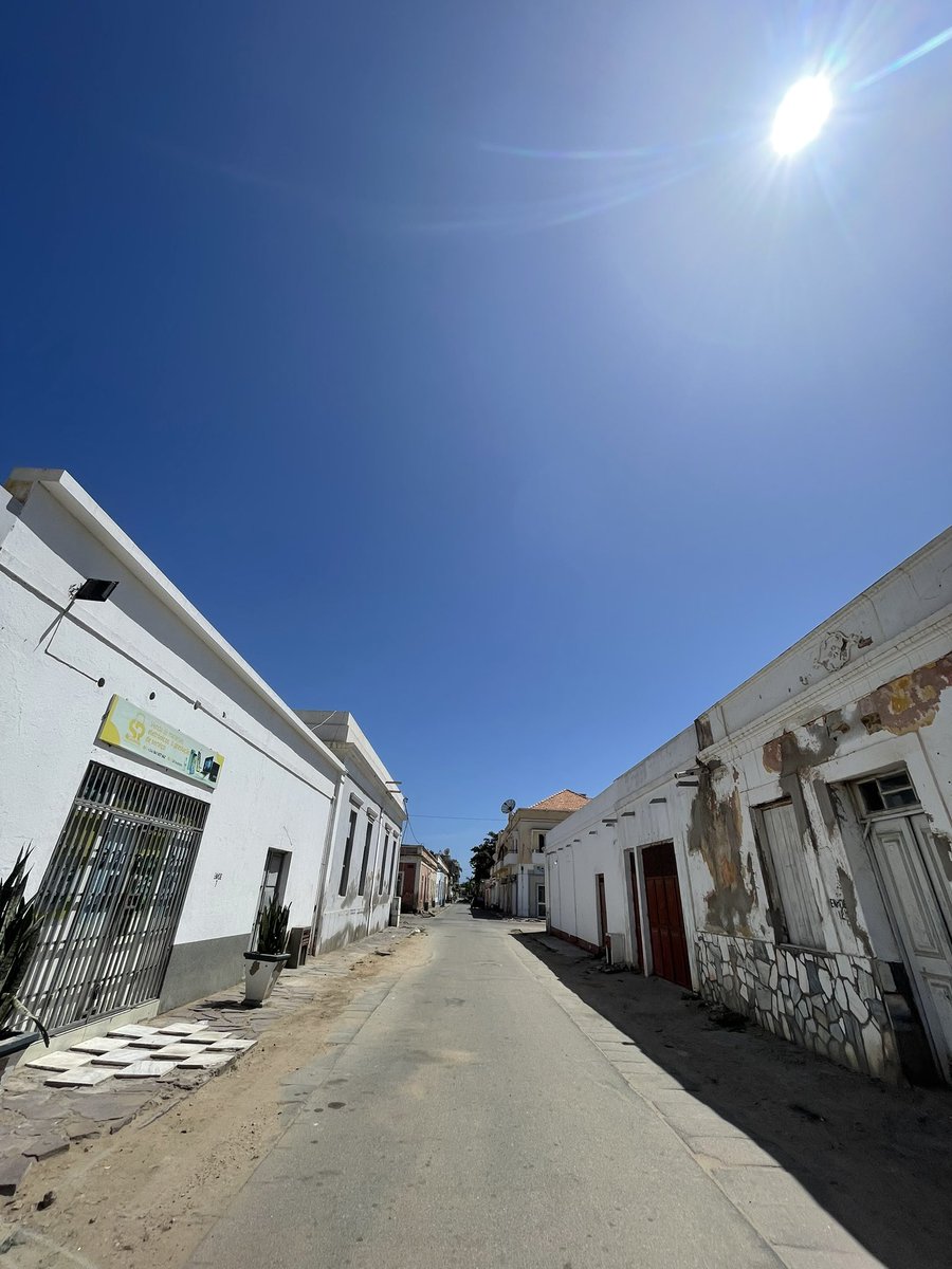 CaipLounge's tweet photo. Andar à pé na cidade do Namibe não tem igual. Património arquitectónico único. https://t.co/Pc8WWEHzYk