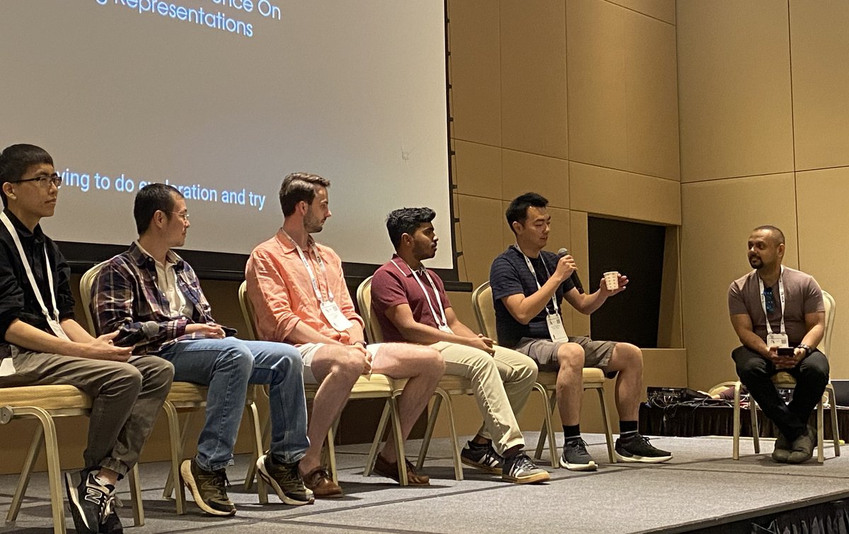 martoskreto's tweet image. time for the #FPIWorkshop panel on MLxSampling🪑🎤🤜🤛 @bose_joey asking the spicy questions 🌶️ @RickyTQChen, Pranav Murugan, @MHutchinson141, @MoleiTaoMath, Sinho Chewi with the answers 💪