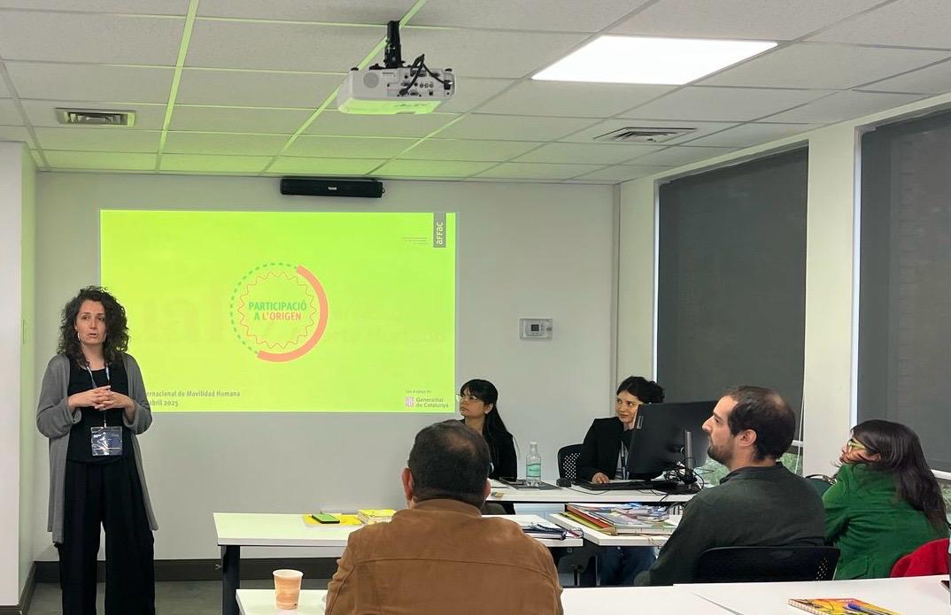 affac_cat's tweet photo. Molt contentes de compartir que hem presentat 'Participació a l'Origen' en dos congressos! 🤓👇

🔹VI Congreso de Derechos Humanos y Globalización (Tenerife).

🔹Congreso Internacional sobre Movilidad Humana 2025 (Santiago de Chile).

Us ho expliquem ⬇️ 

https://t.co/38syDdr3VX https://t.co/A9YAsEa5ai