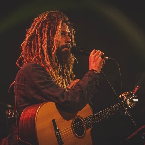 MusicNewsWeb's tweet photo. Sam Garrett returns with uplifting new single 'One Family' - #SamGarrett #OneFamily @samgarrettmusic
Read the full article here: https://t.co/VpEHI9bGki https://t.co/Ov2rHV0Hgh