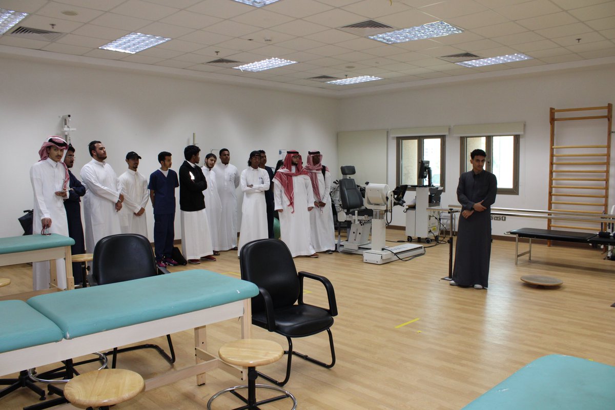 أقامت #كلية_علوم_التأهيل_الطبي لقاءً تعريفيا للكلية لطلبة السنة التحضيرية، وذلك كجزء من برنامج الإرشاد الأكاديمي في الجامعة. هدف هذا اللقاء إلى التعريف بأقسام ولجان ووحدات الكلية المختلفة، بالإضافة إلى اجتماع الطلبة بمرشديهم الأكاديميين