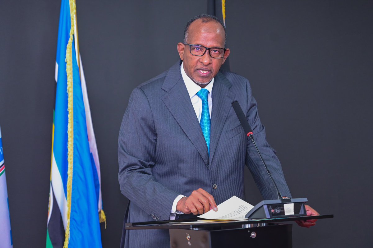 Aden duale belongs to the ICC 

William ruto belongs to the ICC 

Itumbi belongs to the ICC 

John kaboi belongs to the ICC 

We want justice ⚖️ 

The ICC please investigate 

#RutoMustGoNow #DrainTheSwamp