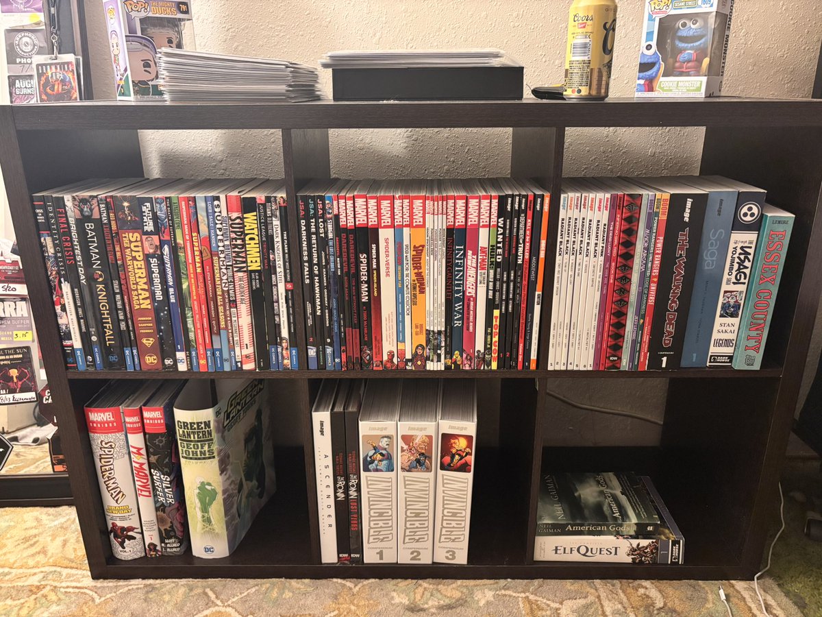 new kallax shelf for my books 🤓🙂‍↕️