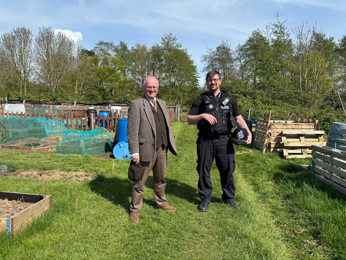 Leicestershire OPCC (@leicspcc) on Twitter photo ๐ ๐ฒ๐น๐๐ผ๐ป ๐๐ผ๐บ๐บ๐๐ป๐ถ๐๐ ๐๐ฎ๐
Last week as part of his Melton Community Day, PCC Rupert Matthews visited Doctors Lane allotments in response to reports of vandalism and break ins to sheds.
Also in attendance was members of the local Melton Police beat team who have ๐ ๐ฒ๐น๐๐ผ๐ป ๐๐ผ๐บ๐บ๐๐ป๐ถ๐๐ ๐๐ฎ๐
Last week as part of his Melton Community Day, PCC Rupert Matthews visited Doctors Lane allotments in response to reports of vandalism and break ins to sheds.
Also in attendance was members of the local Melton Police beat team who have