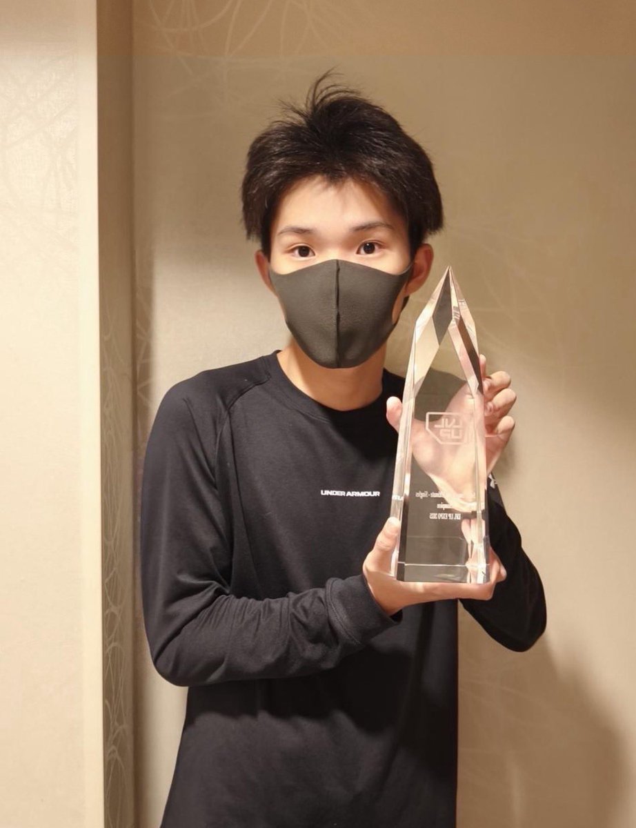 LVL UP EXPO 優勝したー！！！！！！！
初のPtia優勝を海外大会で達成したこと本当に嬉しい😭応援してくれたみんなありがとう！返信はできてないけど応援がめちゃくちゃ力になった！！！この調子で来週の篝火も頑張りたい🔥応援よろしくー！！！俺最強！！ありがとう！！！！！