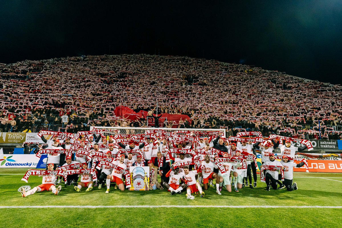 slavia_eng's tweet image. 🏆 CHAMPIONS! 🏆
Together on the pitch, together in the stands.
This title is yours as much as ours.
Thank you, family. ❤️🤍
#ToJeSila #SilaMistru