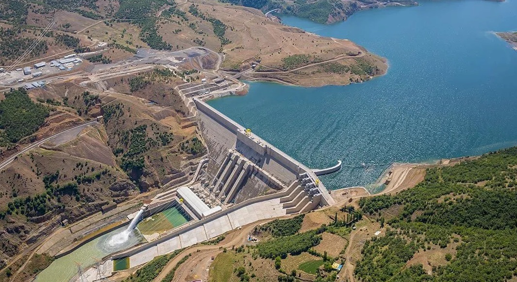 Emsalcom (@emsal_com) on Twitter photo Türkiye’de Barajlar ve Deprem Tehlikesi
Barajların deprem gibi tehlikelere karşı işlevini sürdürecek dayanıklılığının sağlanması amaçlanır. Peki ülkemiz deprem güvenli baraj tasarımında hangi seviyede?
<a href="/haluk_eyidogan/">haluk_eyidogan</a>
emsal.com/turkiyede-bara…
#deprem #baraj Türkiye’de Barajlar ve Deprem Tehlikesi
Barajların deprem gibi tehlikelere karşı işlevini sürdürecek dayanıklılığının sağlanması amaçlanır. Peki ülkemiz deprem güvenli baraj tasarımında hangi seviyede?
<a href="/haluk_eyidogan/">haluk_eyidogan</a>
emsal.com/turkiyede-bara…
#deprem #baraj