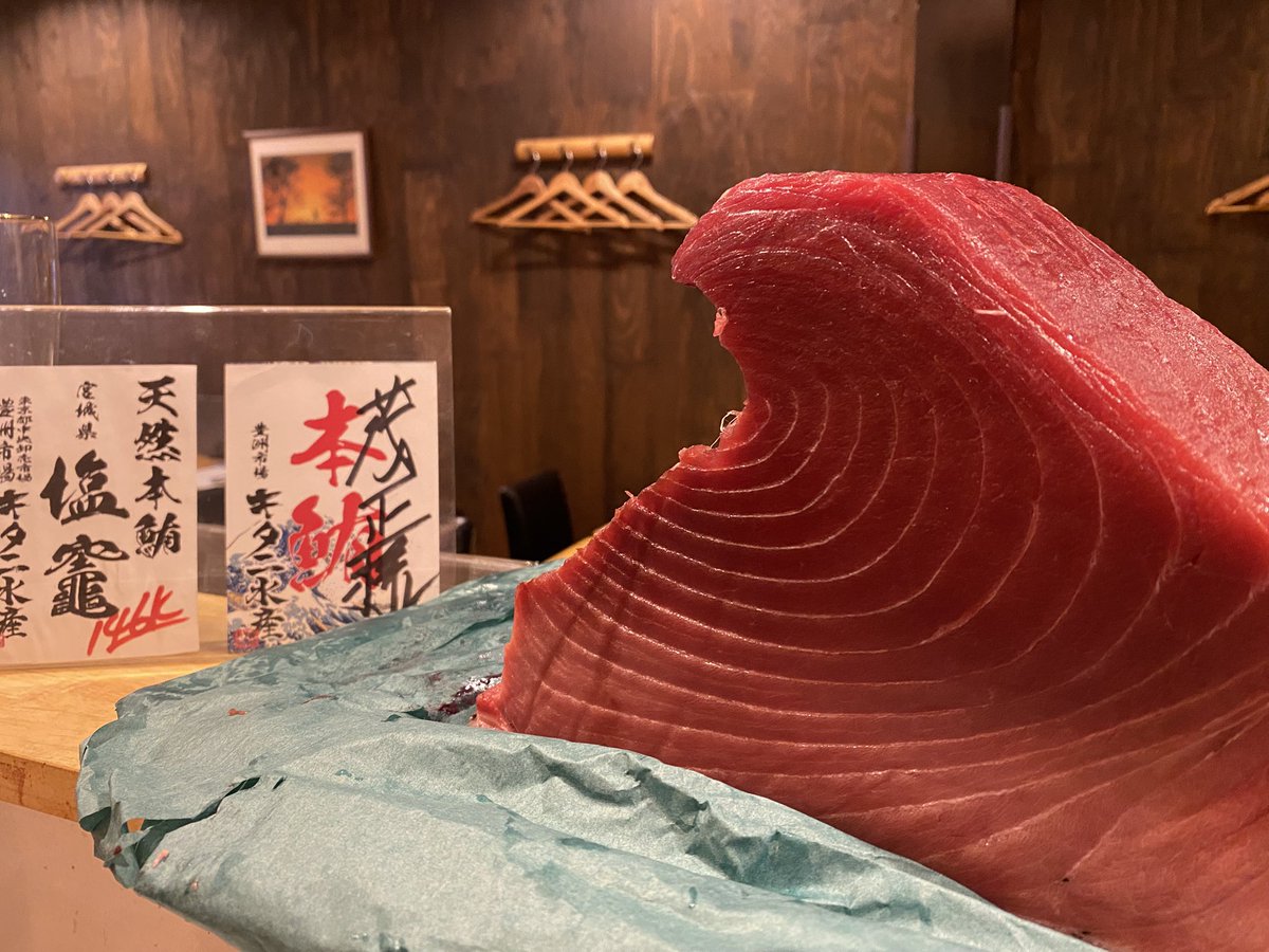 宮城県塩釜産、天然本鮪。
背中、146㌔物です。
#春日部
#和食
#割烹