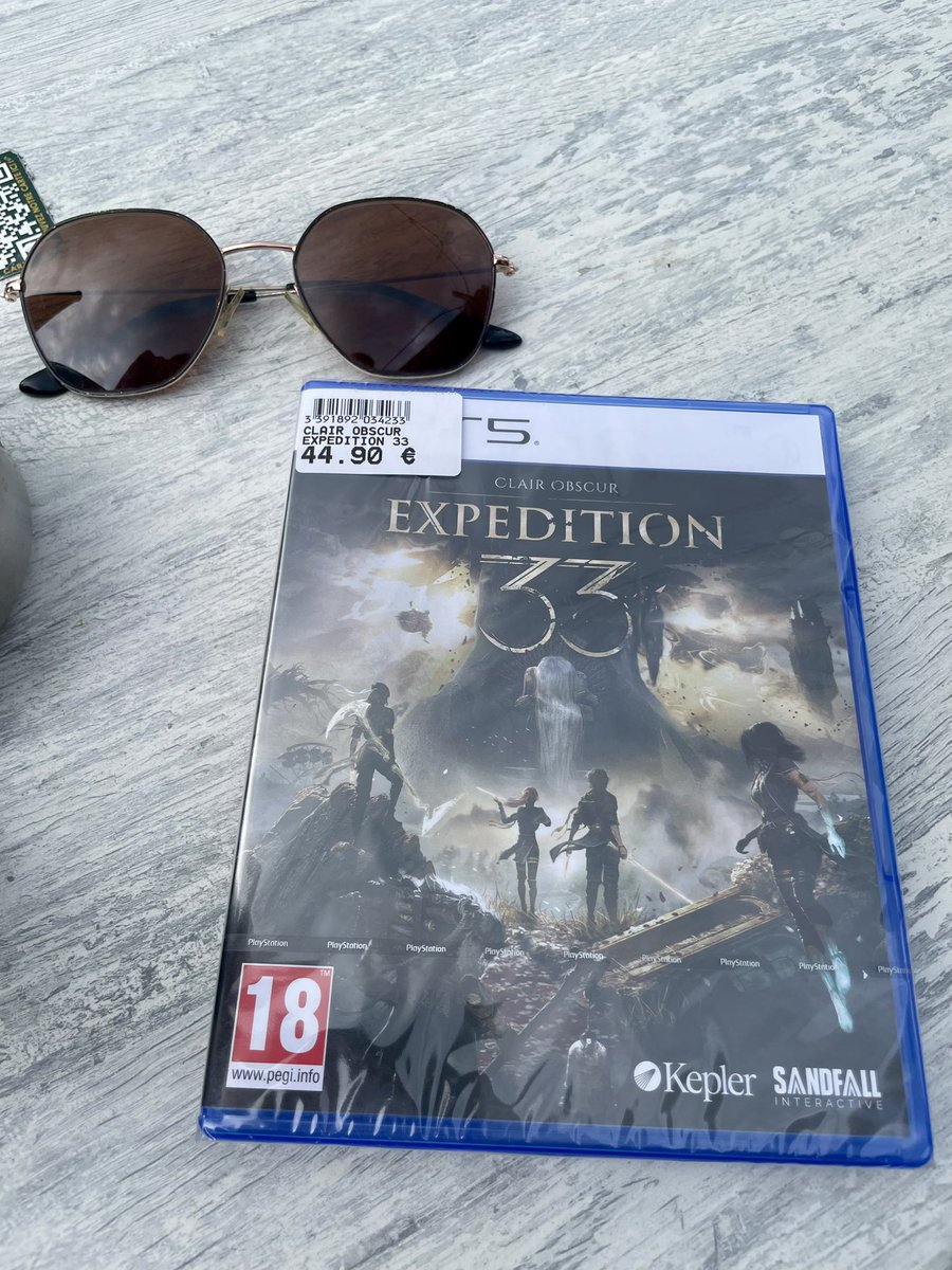 J’ai récupéré ce vilain bijoux, trop hâte de donner mon avis sur le jeu