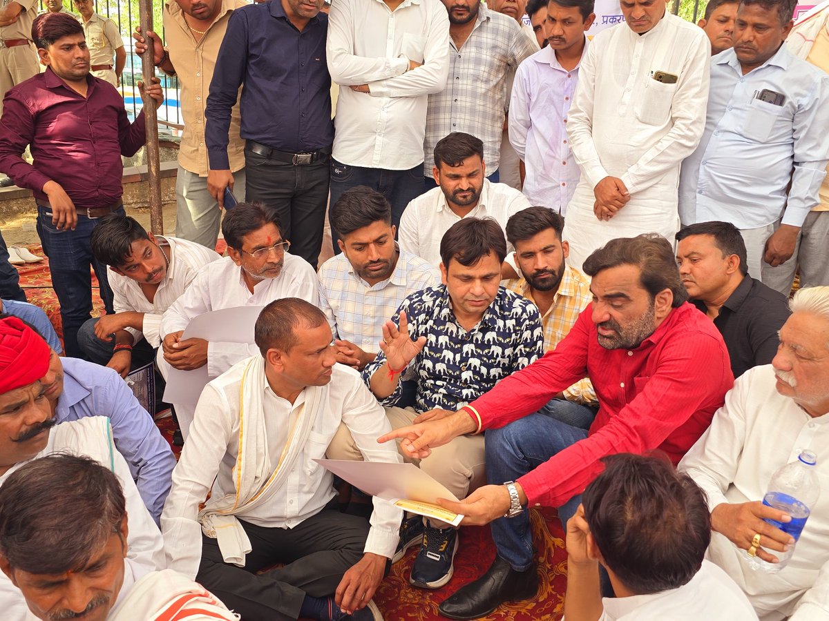 DoliThansingh's tweet image. कटेवा नगर,गुर्जर की थड़ी जयपुर प्रकरण में शहीद स्मारक ,  पर ही महिलाओं के सम्मान में माली/ सैनी समाज द्वारा किए जा रहे आंदोलन में रालोपा सुप्रीमो श्री हनुमान बेनीवाल के साथ सम्मिलित हुआ , राष्ट्रीय लोकतांत्रिक पार्टी सदैव पीड़ितों के साथ खड़ी है |
#RLPRajasthan #TeamHB #TeamRLP