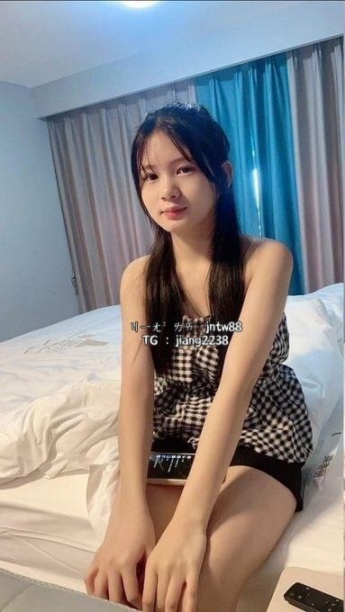 問：
男生在被吹的時候都在想什麼呢？
#誰想被我吹舉手🙋 https://t.co/H6QRb3gWOI
