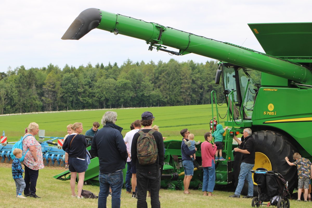 LEAF (@leaf_farming) on Twitter photo 📢 Calling all farmers!
<a href="/OpenFarmSunday/">OpenFarmSunday</a> returns on 8 June 2025 – and YOU can be part of it! Open your gates, share your story, and show how you farm with nature.
👉Sign up here: farmsunday.org/visit-a-farm
<a href="/AnnabelOFS/">Annabel Shackleton</a> 📢 Calling all farmers!
<a href="/OpenFarmSunday/">OpenFarmSunday</a> returns on 8 June 2025 – and YOU can be part of it! Open your gates, share your story, and show how you farm with nature.
👉Sign up here: farmsunday.org/visit-a-farm
<a href="/AnnabelOFS/">Annabel Shackleton</a>