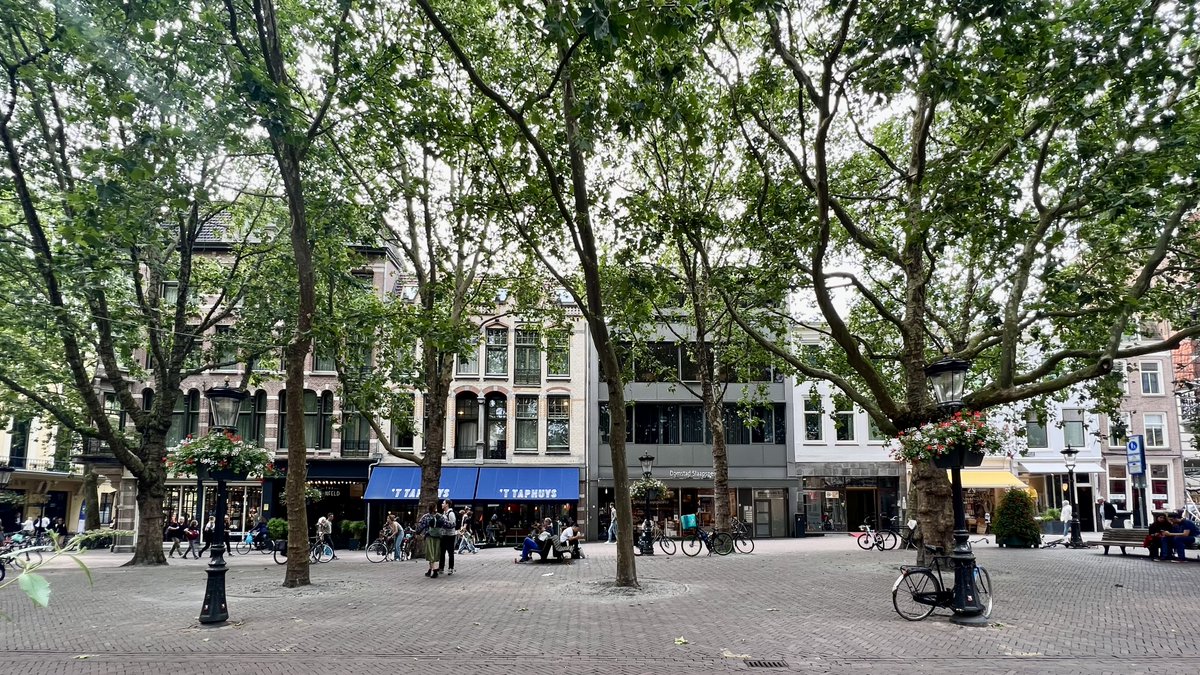 AlecBreunesse's tweet photo. Vorige week heeft gemeente #Utrecht een aanvraag voor een evenementenvergunning voor 8 zomerweekenden van #Taphuys Utrecht (van vrijdag tot en met zondag, van 11.00-23.00u) voor #Mariaplaats #geweigerd. De redenen van de weigering zijn interessant voor het beoordelen van andere aanvragen, immers de gemeente behandelt alle aanvragen op een zo gelijk mogelijke manier. Op de foto het bedachte evenemententerrein met de daar te plaatsen 40 tafels, 160 stoelen en een bar/podium voor het optreden.