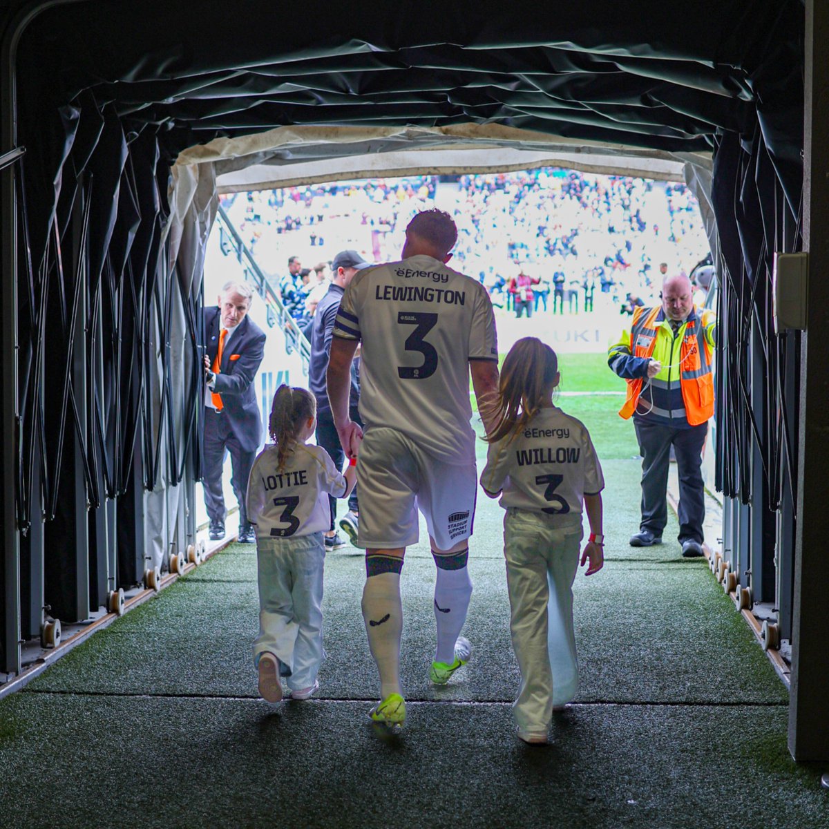 The final walkout at <a href="/Stadium_MK/">Stadium MK</a> 🖼️

#COYD