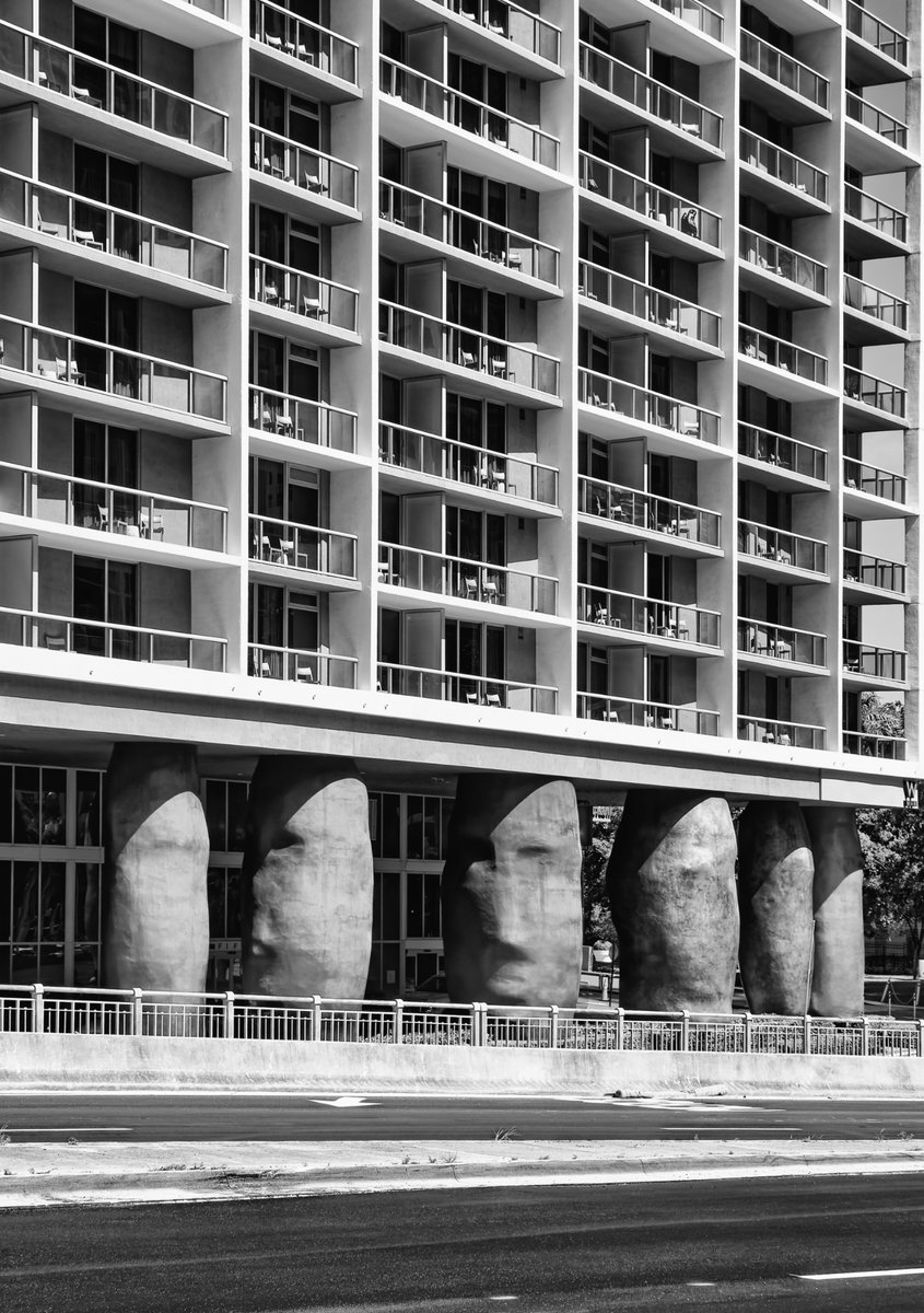 A building with 'faces' in Miami, 2016