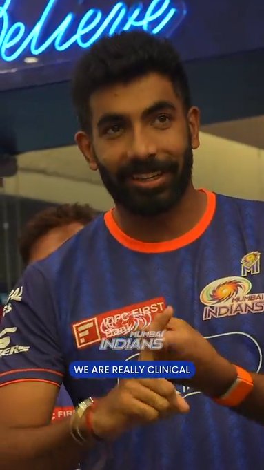 Some banter, crediting the entire bowling unit & finally the best bowler award - from Boulty to Jassi bhai 🏅🎯 📹 Credits: Twitter/mipaltan