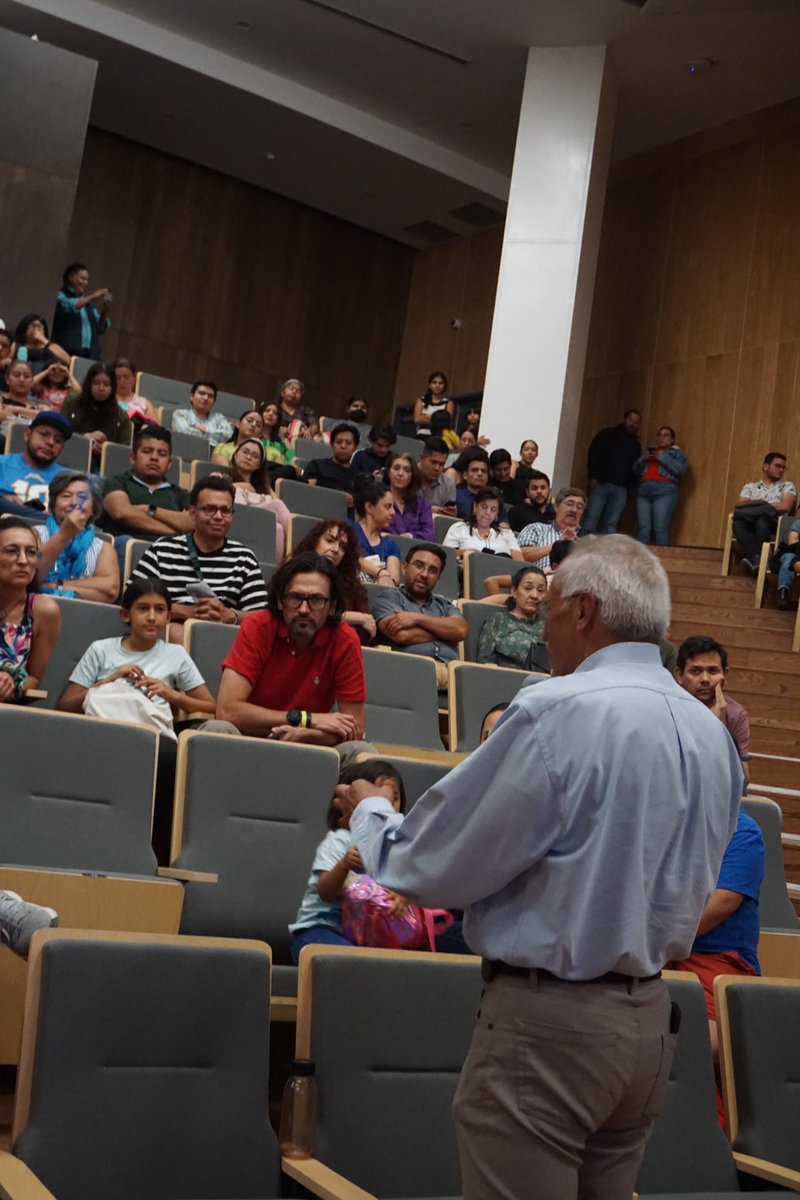 Día 2 del festival #muigeo :

Müi Astronómico: 

Nos juntamos en la explanada de <a href="/bloqueqro/">BLOQUE</a> para hacer del cielo queretano un gran observatorio astronómico 🪐