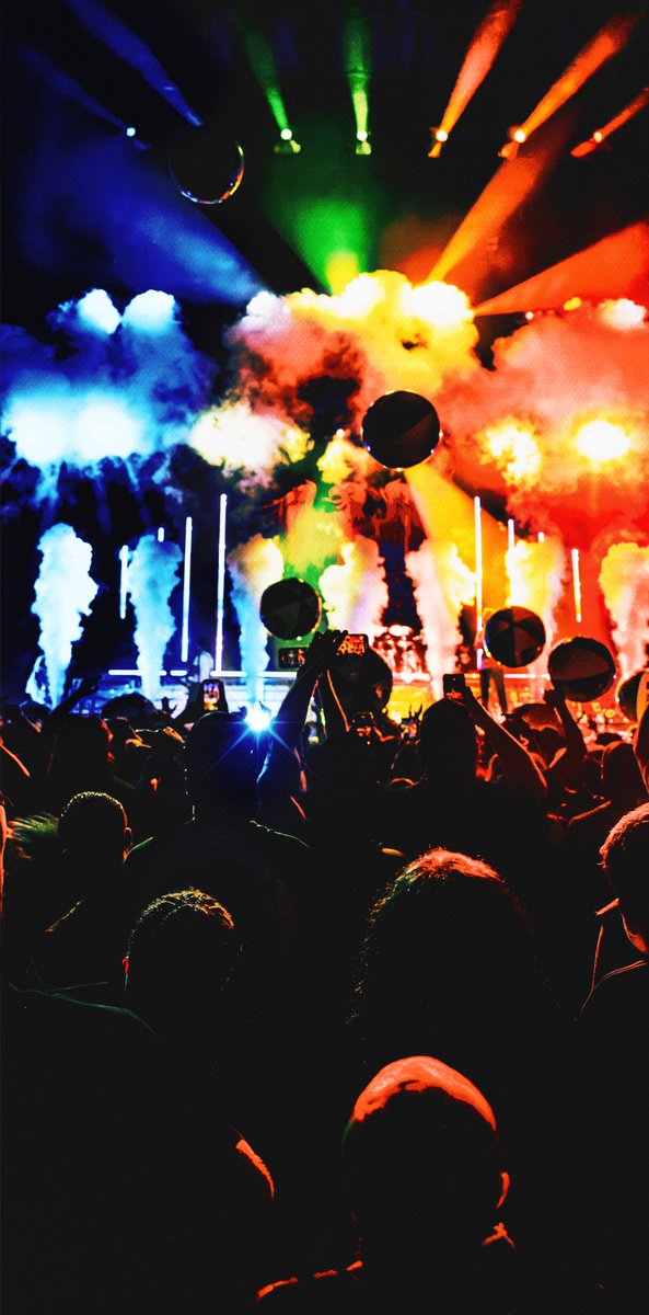 altwavemag's tweet image. Crowd shots are the best 😭🔥

📸: @ConnorBDixon at @adtr live
#altwave #concert #adtr #rock