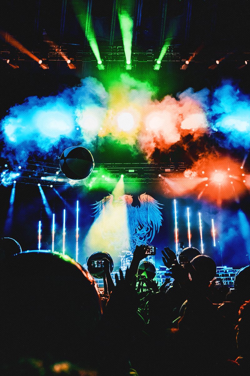 altwavemag's tweet image. Crowd shots are the best 😭🔥

📸: @ConnorBDixon at @adtr live
#altwave #concert #adtr #rock