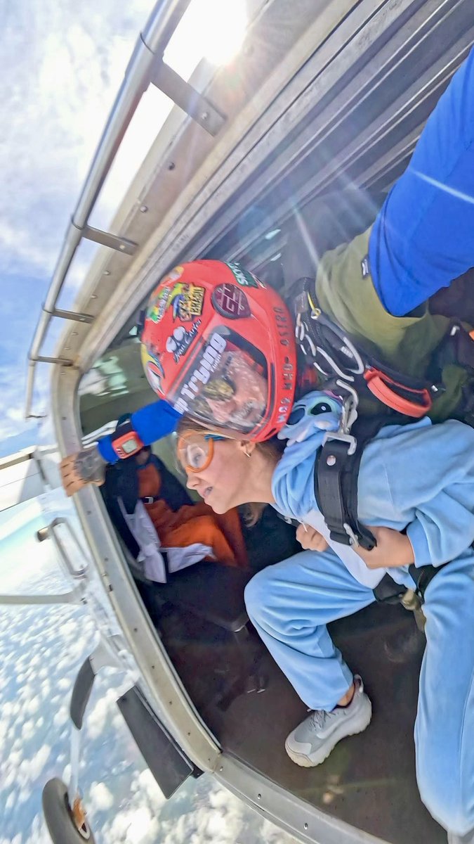 skydivemarinho's tweet photo. Realizando sonha da Kayla 🪂 #skyvibeparaquedismo https://t.co/pwB12wSvv5