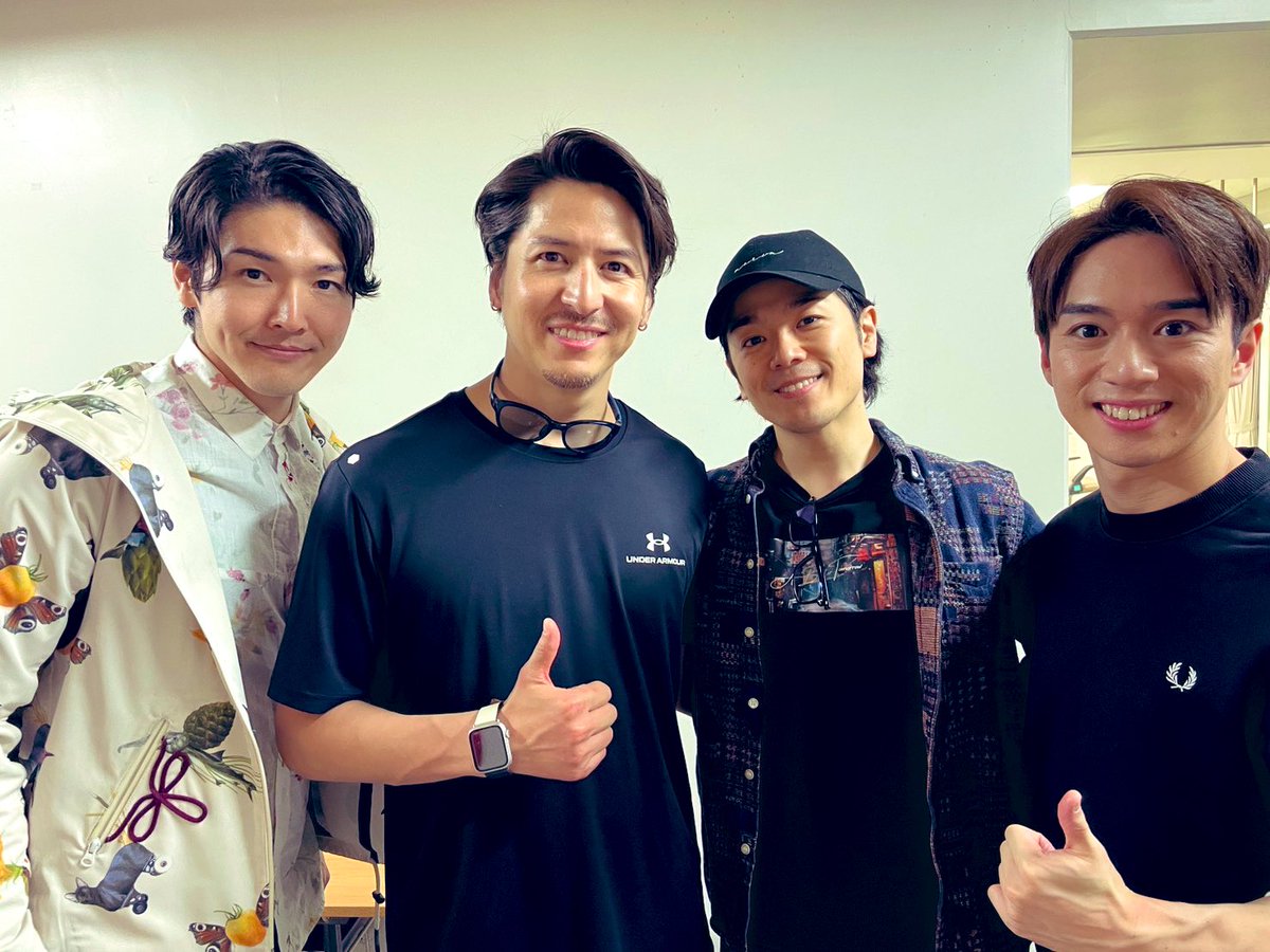 irei_kanata's tweet photo. 思い出！

付き合いの長い万里生くん。
スリルミーの共演以来、会うのは数年に一度のコンサート。
なかなかお芝居で会えないね。
「Go the Distance」をデュエット。
彼の声を聞くと「バードウォッチングする私」を思いだす。

中尾ミエさん。
がっつり絡ませて頂きました。
とても気さくでパワフルで、こちらのアドリブに全て対応してくださる包容力。「うるさくないですか？」と確認しても「大丈夫よ」の一言で終わる。「若いダンス教えて！」と一瞬でもお客様を楽しませようとする姿勢に心打たれた。
Rabbit Cat のみんなと一緒にブレイクダンスを伝授！笑
バルバリ動いてましたよ！！！
すごいよ！！ミエさん！！！
ご一緒できて幸せでした。

Rabbit Cat
合唱バトルでは敵同士ですが、今回はLife is beautifulなので仲良く音楽で遊ぶことに。
安定のハーモニーを聴かせながらも、まさかコーラスグループの彼らがミエさんのシーンでは芝居やダンスを求められるとは！？笑。ヒーヒー言いながらも楽しそうな表情は現場を明るくさせました。素敵。

もちろん僕自身もまさかヒッピー役を頼まれるとは予想もしなかったので蓋を開けたらビックリよ！！
テーマは「品のある1幕をぶち壊せ！」笑「生きてるって幸せだろう！！」と笑。
うん、僕が日々感じてるままの思い。
呼吸してることなんて普段忘れてるけど．それってめっちゃ幸せなことだからね。人生は2度ないから楽しまないと。

普段は会えない方々との共演はとても刺激的で美しかったです。
ゲン・ヒロキ・マサトーを始め、頼れる仲間と久しぶりに会えたのも全てLife is beautifulな数日でした。

新たな出会いに感謝。
ありがとうございました。

Life is beautiful