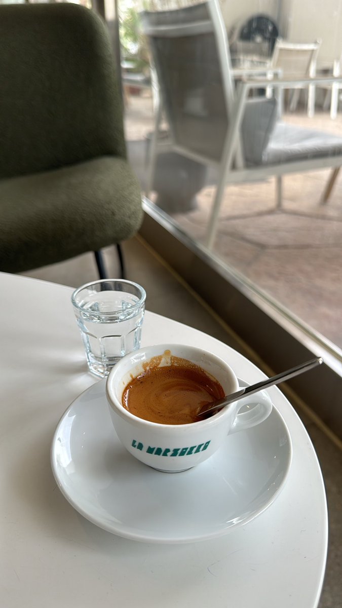 صباح الخير ياعزيزي يامكتئب يا فاقد الشغَف
بتزين إن شاء الله بس أنت تقهوّ ..