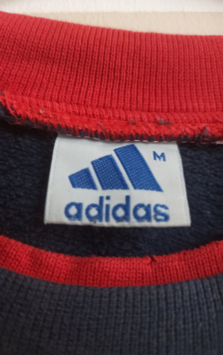 🔥 Adidas Vintage 
✨ Orjinal üründür
📏 M bedendir
🪙 750₺ 

📌 Profilimdeki Shopier hesabından sipariş oluşturabilirsiniz.