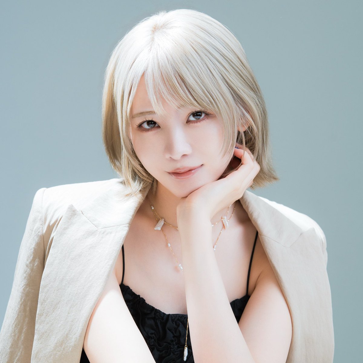 hayase_aya's tweet photo. アイコンにするならどっちの写真がいいかな？

参考にするので意見ください🙋‍♀️ https://t.co/XteEJHVkSi
