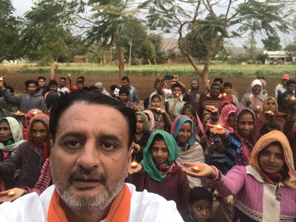 HarshadGiriBJP's tweet photo. *પોતાની સમજદારી જ* *મહત્વની છે*
*બાકી અર્જુન અને ��ુર્યોધનના ગુરુ એક જ હતા* https://t.co/P4QBLa6JaB