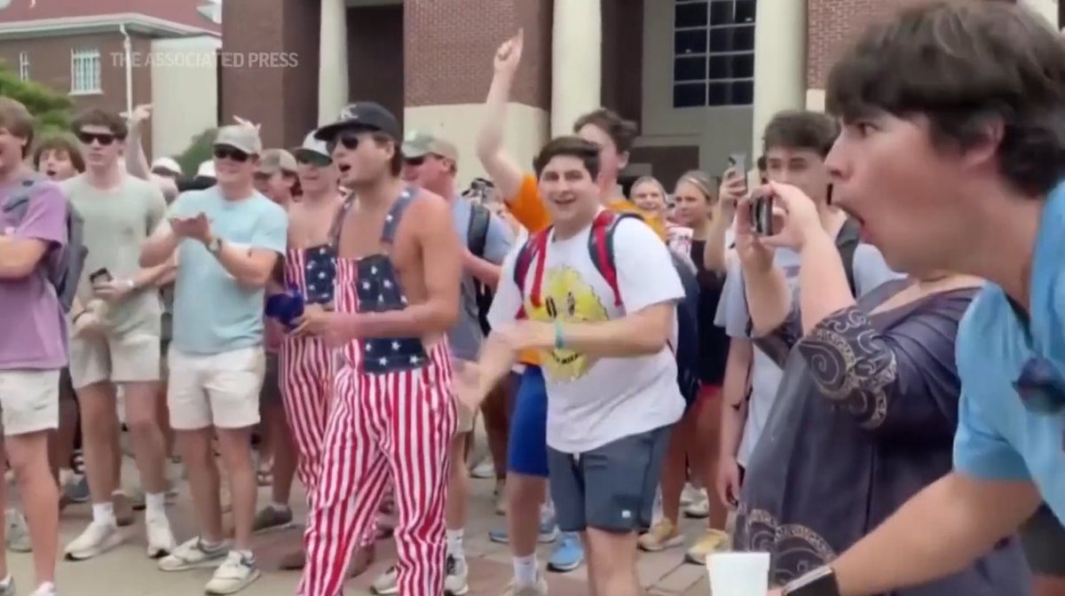 SteveForFnS's tweet photo. @TheSigmaNuParty member spoted. What is it with these racist parties? https://t.co/eqS6U4iS32