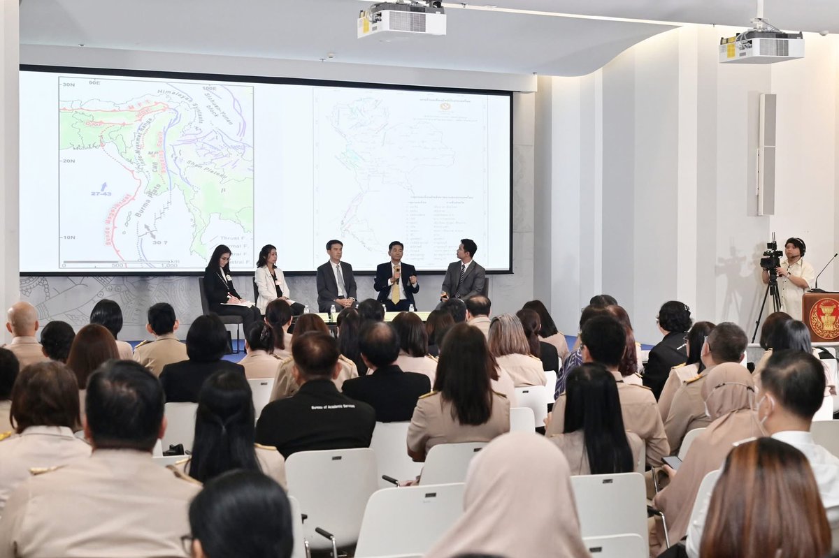 prparliament's tweet image. นายณัฏฐกฤษฎ์  วงศ์เจริญ รองเลขาธิการสภาผู้แทนราษฎร เป็นประธานในพิธีเปิดโครงการ #LibraryTalk เรื่อง #แผ่นดินไหวไม่ใช่เรื่องไกลตัว : #พร้อมแค่ไหนกับการรับมือแผ่นดินไหว #สำนักงานเลขาธิการสภาผู้แทนราษฎร web.parliament.go.th/view/9/news_de…