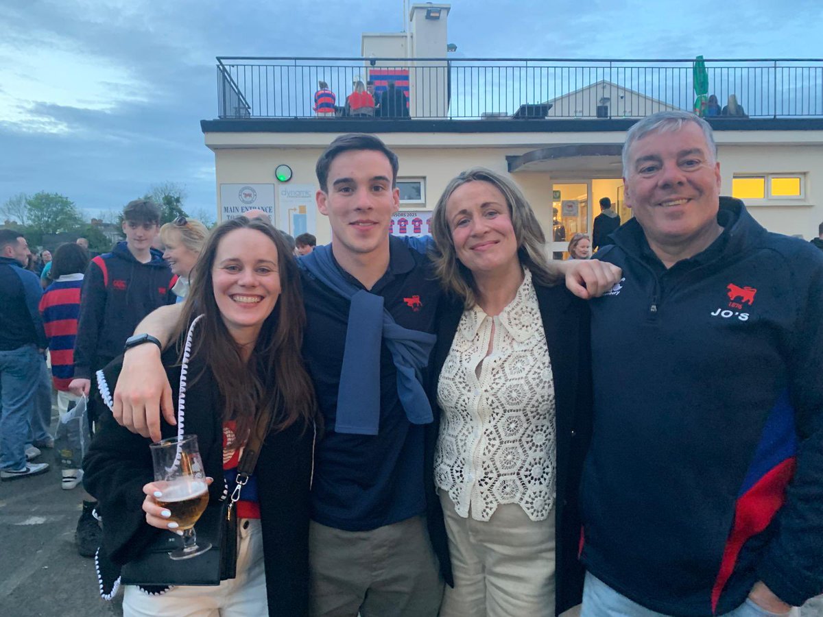 Have bar will travel! Our front garden will never be the same! <a href="/ClontarfRugby/">Clontarf Rugby Club</a> #whoarewe