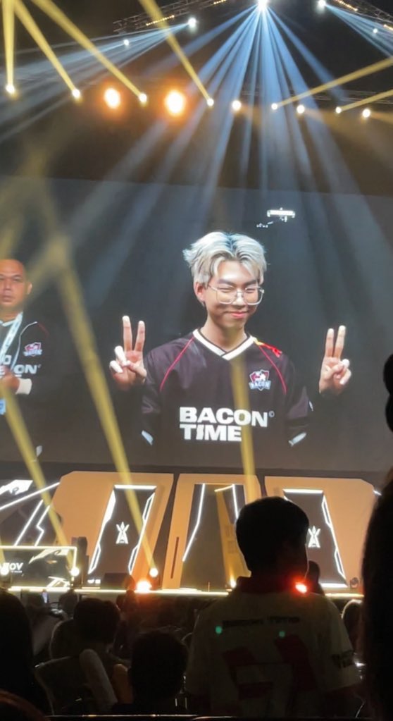 𝑯𝒂𝒎𝒃𝒊 ⊙⊝⊜ ft. bacon di wa tweet media