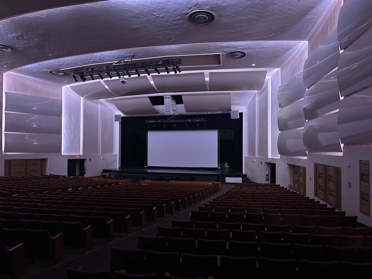 Very rarely will I comment about venues, so I really mean this. I was able to laugh comfortably and put on a show for my friends to see. I would have loved to share the perspectives of both the seats and up on the stage, but it's a bit late now. I had lots of fun.