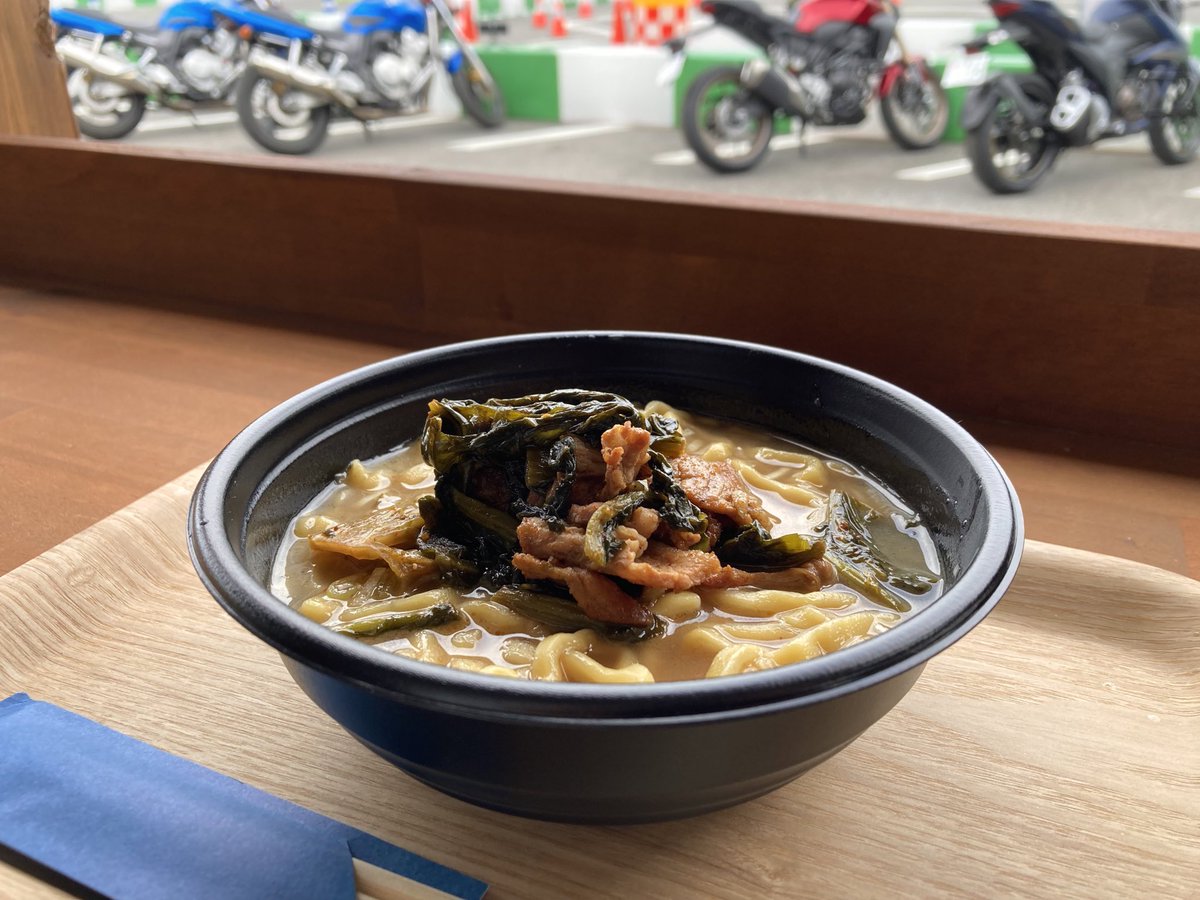 マッスルバイクファームにお越しの際はぜひマッスルラーメンをお召し上がりください！
パンチのきいた独特な味と極太ちぢれ麺が唯一無二でかなりクセになります😳