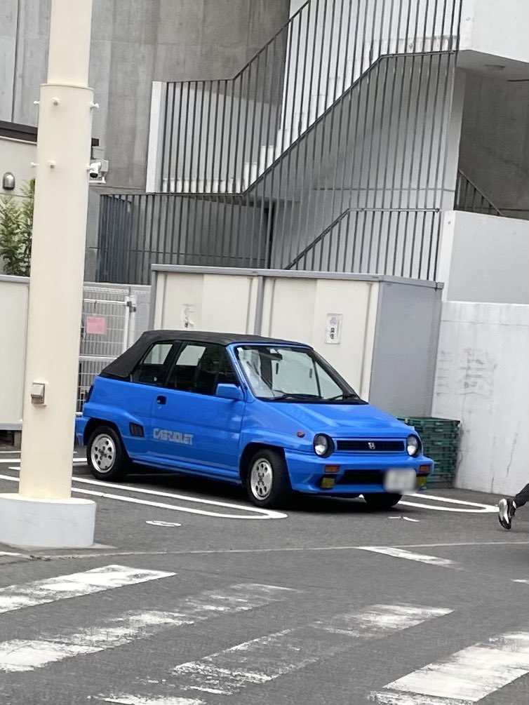 シャレオツな🚙発見👀

ホンダ　シティカブリオレ☝️

モトコンポ積んでる？？

#ホンダ　#シティカブリオレ
#モトコンポ