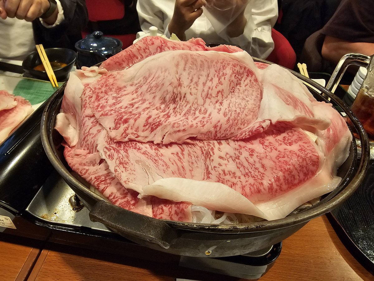 福岡からの東京。
毎月3回開催する対面勉強会は各地で大盛況。
今回は輸出業者の最大の関心事である、トランプ大統領による関税問題と今後の為替について。
今後の販売戦略、商品構成、対応等についてレクチャー。
情報は自らに取りに行く。
真の情報はいつだってネットではなく、対面にある。