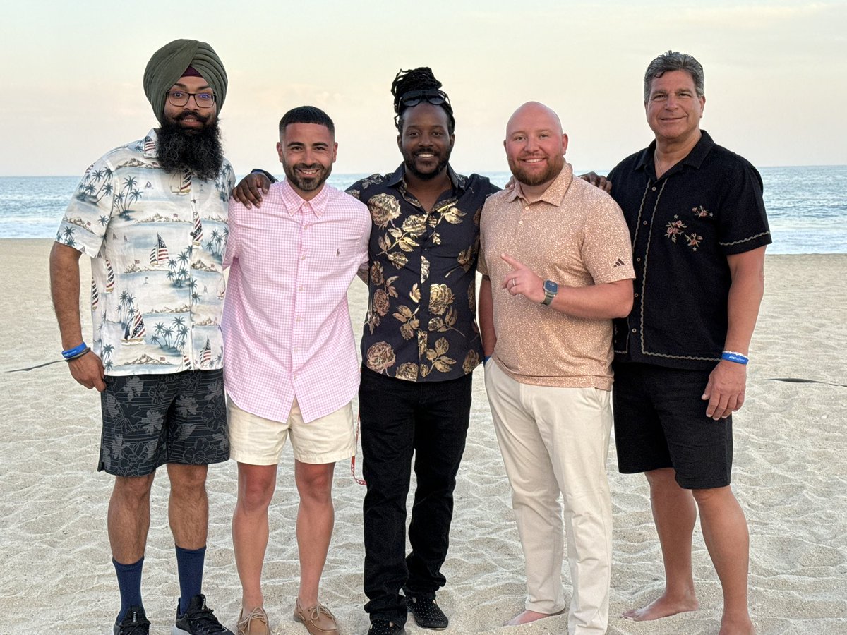 Jon_Kirwin's tweet photo. One last picture for SH⏰W. Forever proud of this group! Their hard work and dedication paid off in a BIG way. Thank you for bringing winning back to Central PA! Enjoyed celebrating with you & your guests these last few days. Catch you at the next one! 💪🏻 #Summit24 https://t.co/25nyF0RFO1