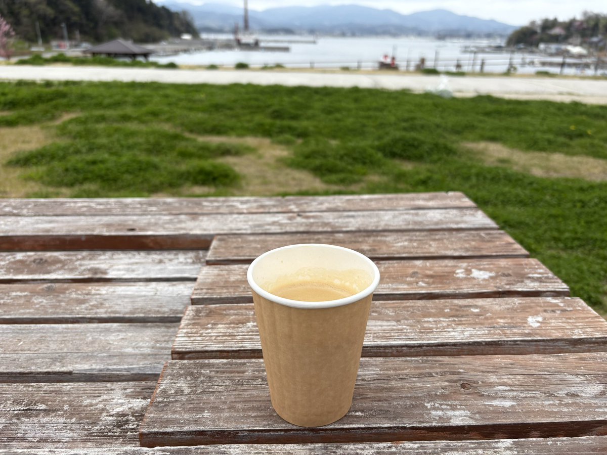 workout7ken's tweet photo. 気仙沼大島
久須師神社⛩️を参拝
何か渋いな〜

参拝後のコーヒー☕️タイム
最高😀 https://t.co/uGtLbrNMXD