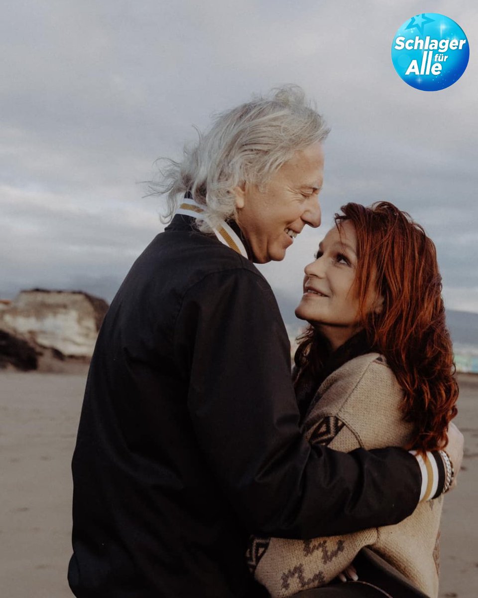 🌟 Andrea Berg und ihr Mann Ulrich Ferber wünschen euch einen glücklichen Wochenbeginn! 🥰