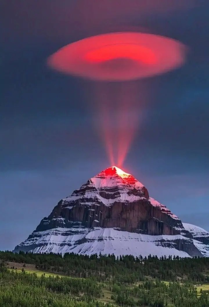 _vatsalasingh's tweet image. देवों के देव महादेव का वह पवित्र स्थान जहाँ पर आधुनिक विज्ञान और वैज्ञानिक भी फेल...

दो मिनट की ये पोस्ट रौंगटे खड़े कर देगी..अंत तक जरुर पढ़े🧵