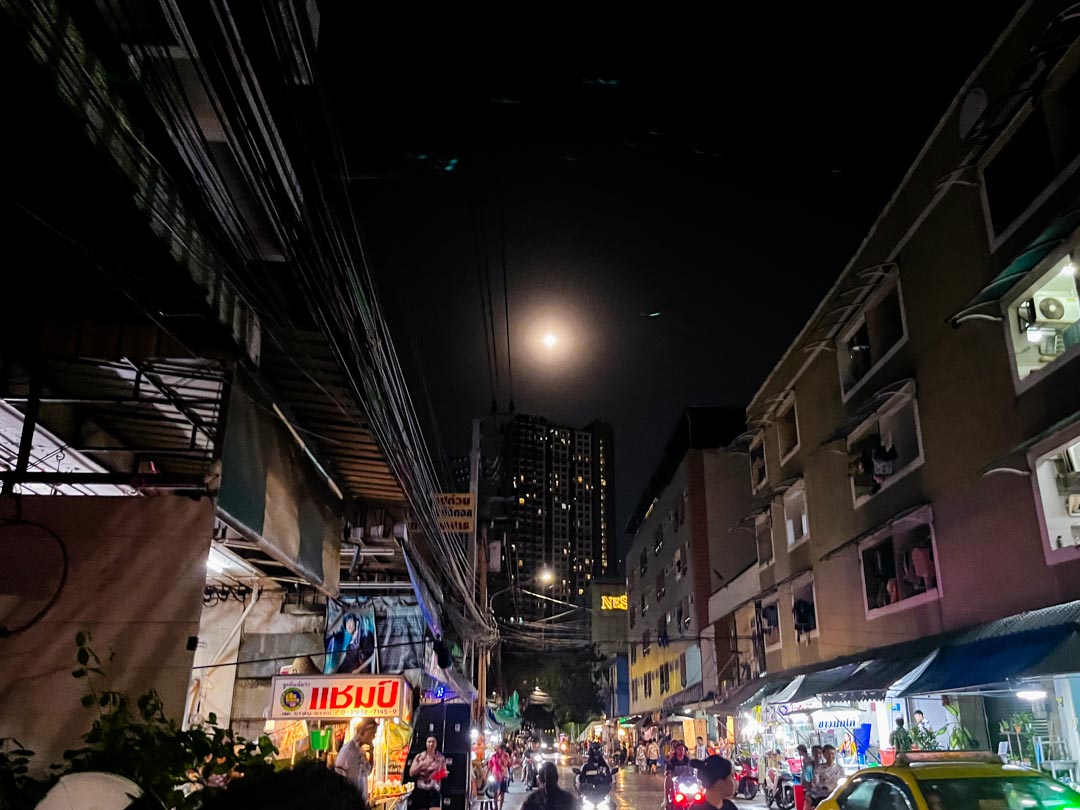 ApostrophePong's tweet photo. Blog—Full Moon Songkran: Sealing Wall Cracks https://t.co/Sm6SzDYTDF
Partying in full moon Songkran would have been another wild one. However, situations in the world and with myself reinforced my intentions—sealing wall cracks, metaphorically and literally. https://t.co/n9JbVbkm6U
