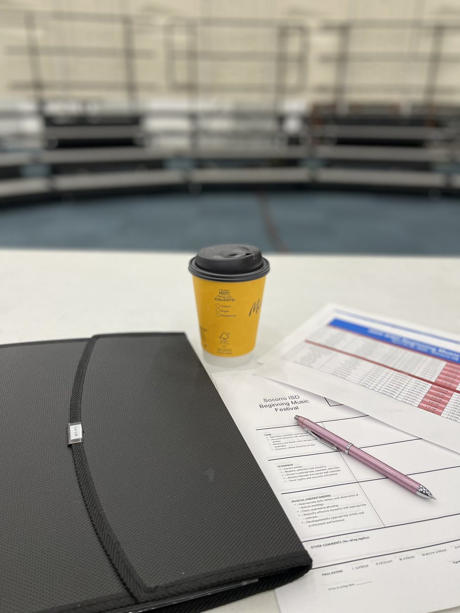 Had the great opportunity to listen some amazing middle school choirs this weekend!!! ☺️💗🎶 All #TeamSISD choirs did amazing! Thank you for the opportunity <a href="/SISD_FineArts/">SISD Fine Arts</a> #myfuturefalcons #myfalconsingers <a href="/Eastlake_HS/">Gilbert R . Martinez</a>