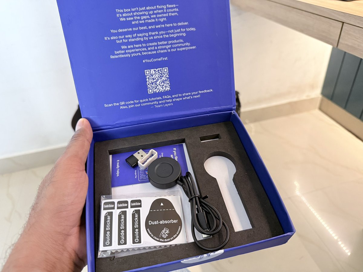 ParasmeSaurabh's tweet image. Received this package from layers (I didn’t ordered it).  In the box u got,

- magnetic charger (its still loose)
- Cleaning kit 🧐
- Strap accessory 
- C to Usb A adaptor

What could be the reason they r sending it ?  #layers #anarc
