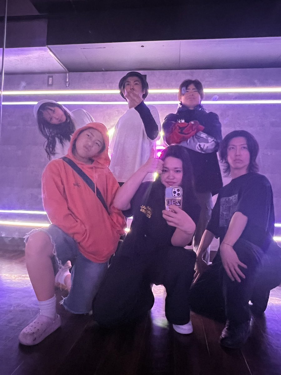 vachement_deaf's tweet photo. ヴァッシュモンのリハ！
本番まであと14日！！
生演奏とコラボレーションイベント📣
どんな世界観が見れるのでしょうか！！
興味のある方はぜひ観に来て下さい！

▶︎申込先
https://t.co/ZNPO0hbdk3

#ろう者　＃ヴァッシュモン　＃デフダンサー https://t.co/uanpPlDnVx