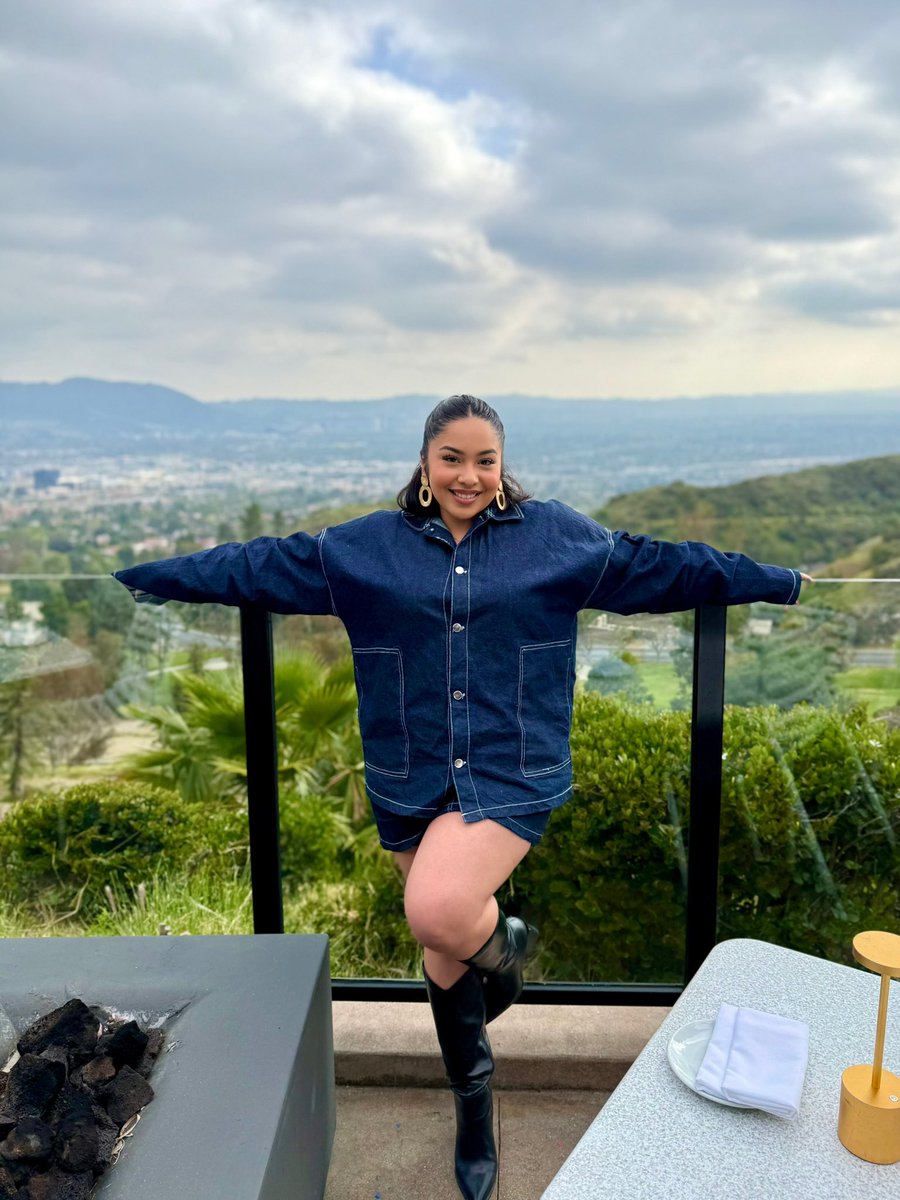 jocelynandreaaa's tweet photo. How’s the view? https://t.co/cHAK05XUVQ