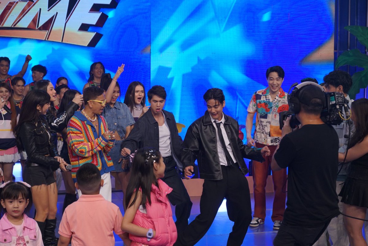 PBBCollab12's tweet photo. Ito nga pala yung sinayang niyong energy sa BNK!

ITS SHOWTIME MILI https://t.co/XlkikUPLvv