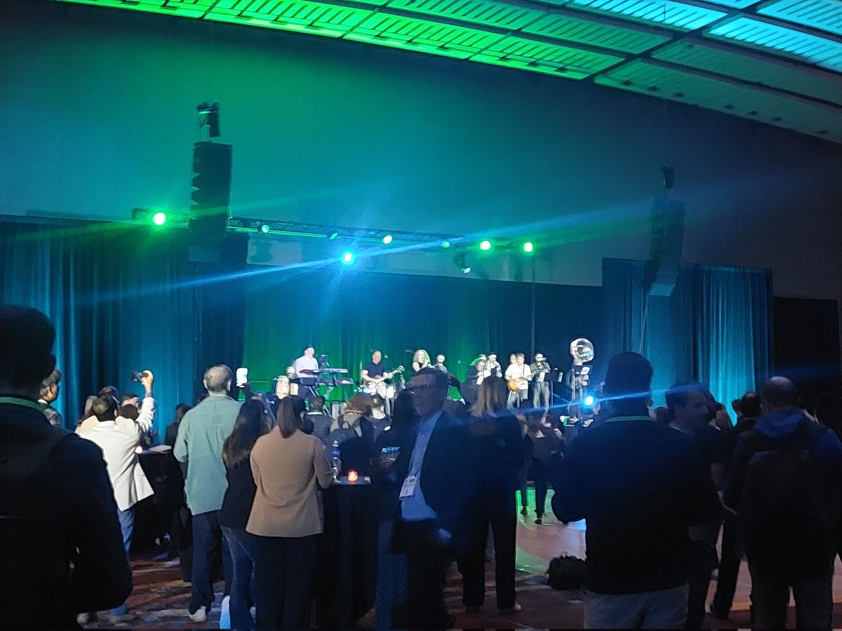 MorlaPhan's tweet photo. Day 3 of #AACR25: Made some new friends, sick riffs and tuba blasts from the Checkpoints. And the exhibit hall that made me feel poor af and envious of labs that can afford ultra cool technnology. The whale is getting lots of love, as he deserves! https://t.co/fvMTYKQheN