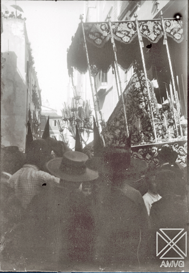 José Luis Garrido (@sluisspencers) on Twitter photo 🔵La Semana Santa de Sevilla, circa 1900: Hermandad de la Carretería <a href="/HdadCarreteria/">Hermandad Carretería</a>📷Salvador Azpiazu. ℹ️ <a href="/vitoriagasteiz/">Vitoria-Gasteiz!</a> 🔵La Semana Santa de Sevilla, circa 1900: Hermandad de la Carretería <a href="/HdadCarreteria/">Hermandad Carretería</a>📷Salvador Azpiazu. ℹ️ <a href="/vitoriagasteiz/">Vitoria-Gasteiz!</a>